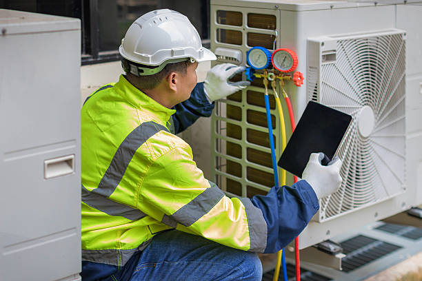Professional Hvac technician working in Cleveland, MS